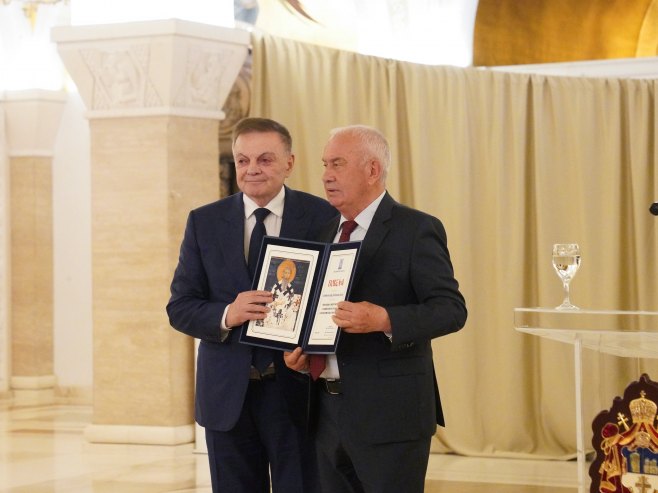Светосавска повеља уручена Миловану Бојићу (Фото: Танјуг/Милош Миливојевић) - 