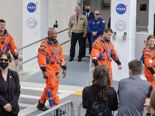 НАСА (Фото: EPA/CRISTOBAL HERRERA-ULASHKEVICH) - 