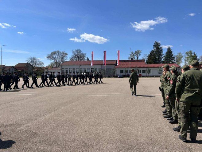 Уручивање увјерења полазницима обуке за Жандармерију Уручивање увјерења полазницима обуке за Жандармерију - Фото: РТРС