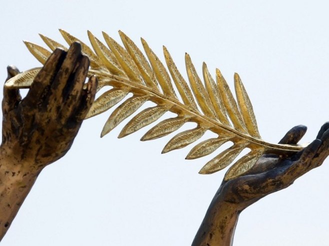 Златна палма у Кану (Фото: EPA/GUILLAUME HORCAJUELO, илустрација) - 