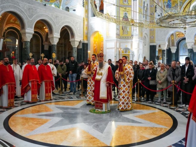 Патријарх Порфирије служио литургију у Храму Светог Саве (Фото: СПЦ) - 