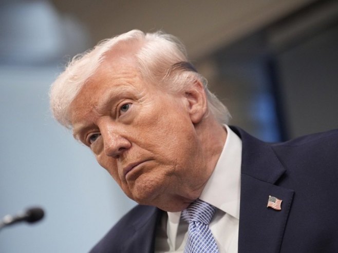 Доналд Трaмп (фото: EPA/YURI GRIPAS) - 