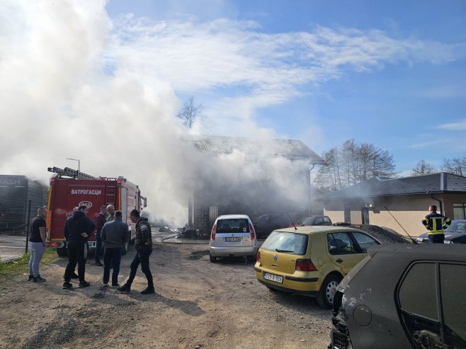 Пожар у Источном Сарајеву Пожар у Источном Сарајеву - Фото: СРНА