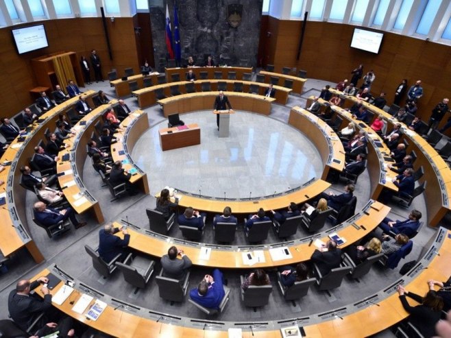 Словеначки парламент (Фото: EPA/IGOR KUPLJENIK, илустрација) - 