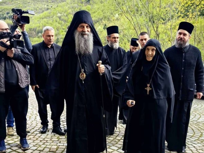 Патријарх Порфирије у Пећкој патријаршији (Фото: СПЦ) - 