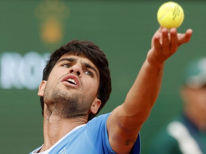 Карлос Алкараз (Фото: EPA/SEBASTIEN NOGIER) - 