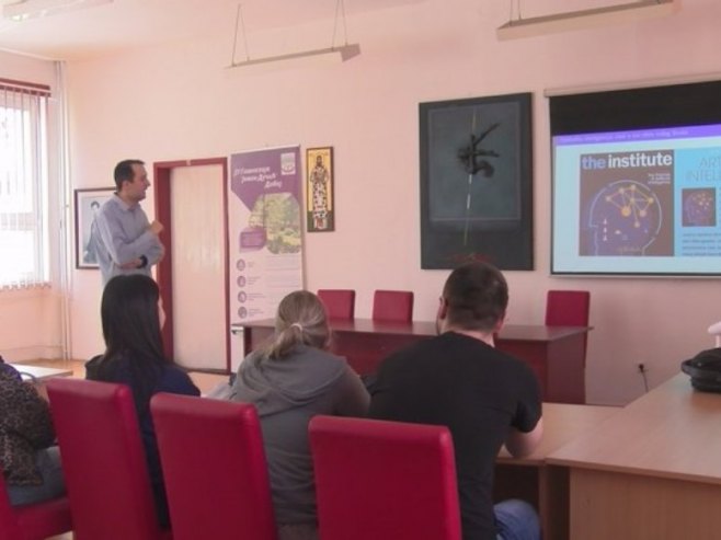 Млади математичар из Добоја предаје у Белгији и преноси знање гимназијалцима из свог града (ВИДЕО)