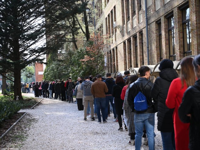 Ред на изборима у Мађарској (Фото: EPA/ATTILA KOVACS HUNGARY OUT) - 