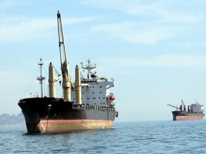 Ормуски мореуз (фото: EPA/ABEDIN TAHERKENAREH) - 