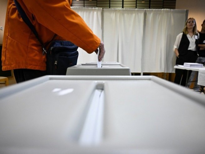 Избори у Мађарској (фото: EPA/ROBERT HEGEDUS HUNGARY OUT) Избори у Мађарској (фото: EPA/ROBERT HEGEDUS HUNGARY OUT) -