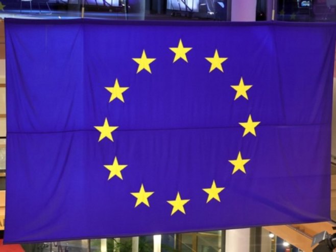 ЕУ застава (фото: EPA/RONALD WITTEK) - 