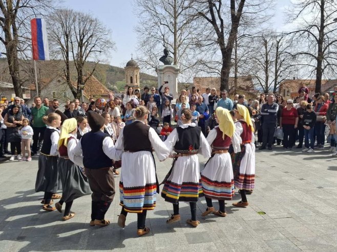 "Васкршњи сабор на Колобари": Јаје Лидије Божић најјаче, најљепше припало Мирели Бајић (ФОТО/ВИДЕО)