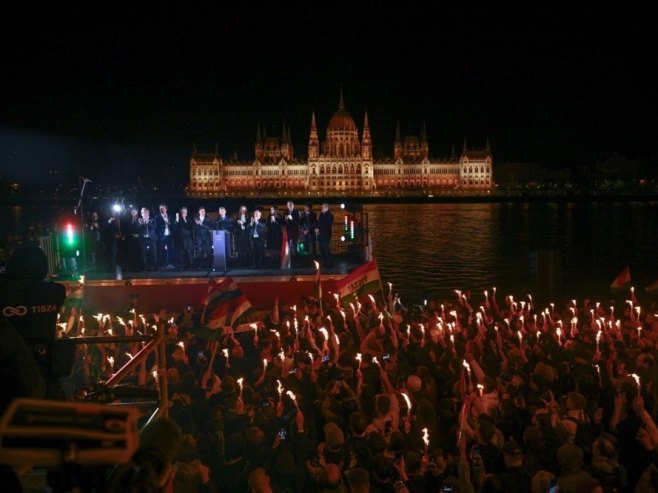 Будимпешта (фото: EPA/Robert Hegedus) - 