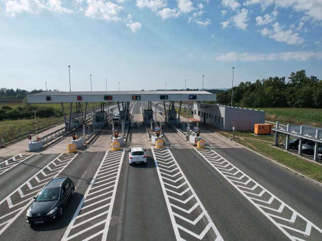 Аутобусима који у недјељу превозе путнике до Спомен-подручја Доња Градина неће бити наплаћена путарина