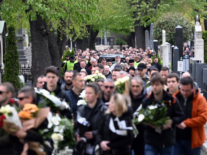 Сахрана Душка Вујошевића у Београду (фото: TANJUG/AMIR HAMZAGIĆ) Сахрана Душка Вујошевића у Београду (фото: TANJUG/AMIR HAMZAGIĆ) -
