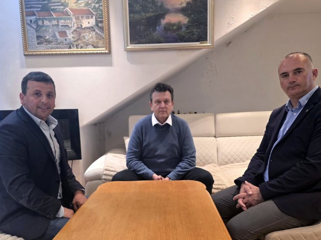 Вукановић, Блануша и Грковић (фото: nebojsavukanovic.info) Вукановић, Блануша и Грковић (фото: nebojsavukanovic.info) -