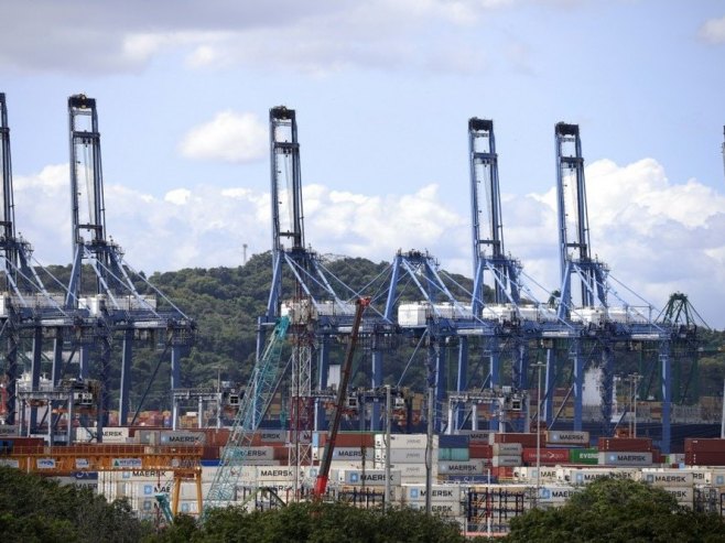 Нафтовод (Фото: EPA/BIENVENIDO VELASCO) - 