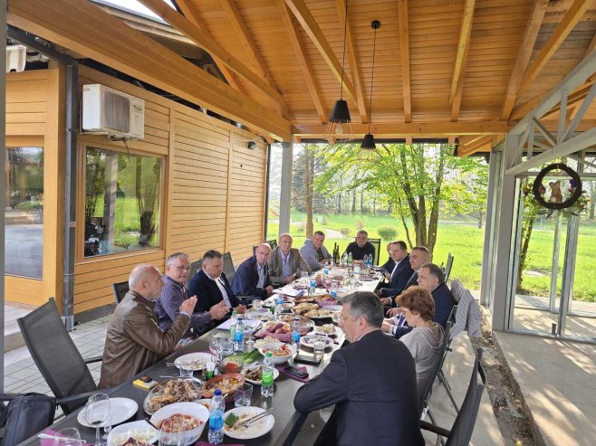 Додик са привредницима: Начелно договорено увођење 13. неопорезиве плате; Унаприједићемо стандард наших грађана