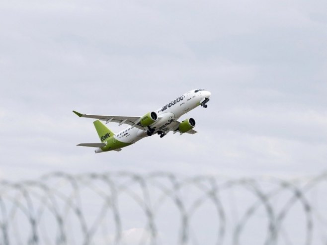 Авион (Фото: EPA/TOMS KALNINS, илустрација) - 