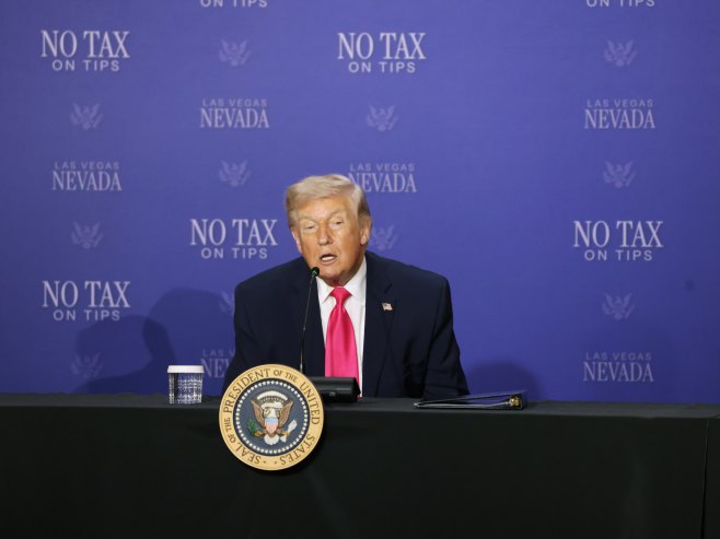 Доналд Трамп (Фото: EPA/RONDA CHURCHILL) - 