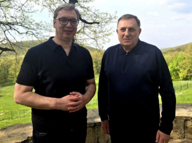 Вучић и Додик (Фото: www.instagram.com/buducnostsrbijeav/) - 