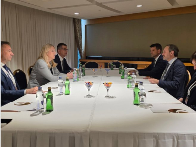 Жељка Цвијановић са Емануелеом Жофреом (Фото: www.instagram.com/zeljka.cvijanovic/) - 