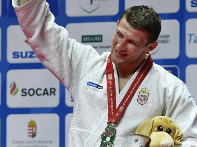 Немања Мајдов (фото: EPA/TIBOR ILLYES) - 