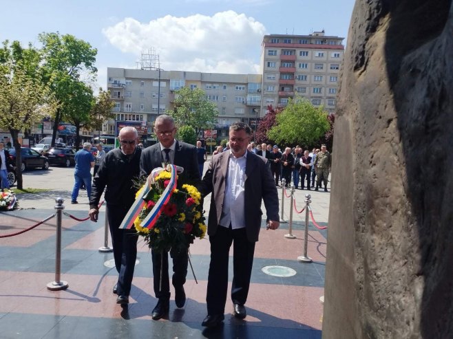 Бијељина-полагање вијенаца - Фото: СРНА