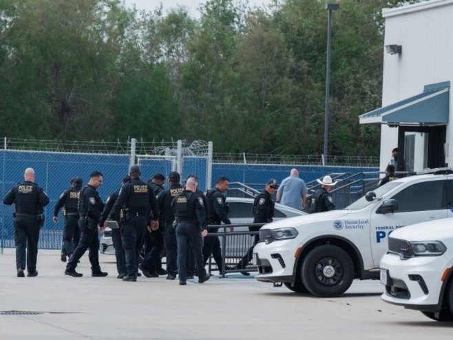 Полиција Лузијане (фото: EPA/OLGA FEDOROVA) - 