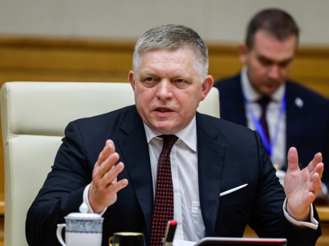 Роберт Фицо (фото: EPA/LUONG THAI LINH) - 