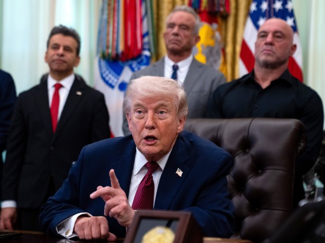 Трамп: Цијене гаса ће пасти чим се заврши сукоб са Ираном