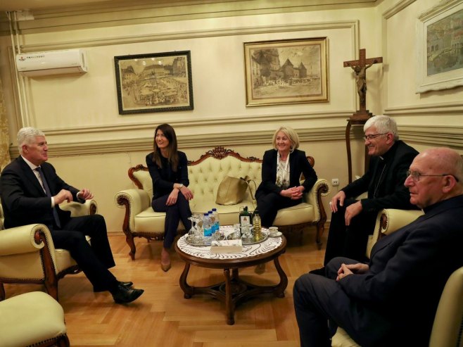 Човић и бискуп Мајић - Фото: СРНА