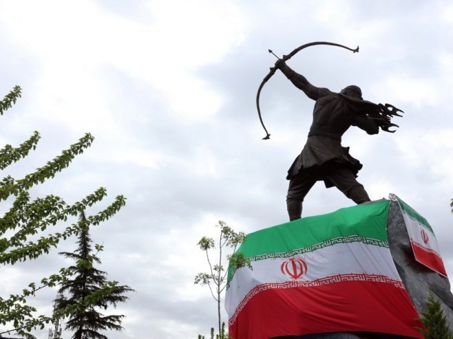 Техеран (Фото: EPA/ABEDIN TAHERKENAREH, илустрација) - 