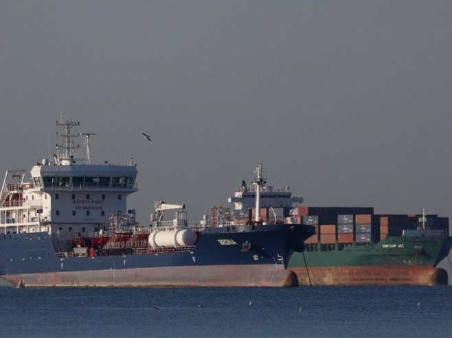 Бродови (фото:  EPA/GUILLAUME HORCAJUELO) - 