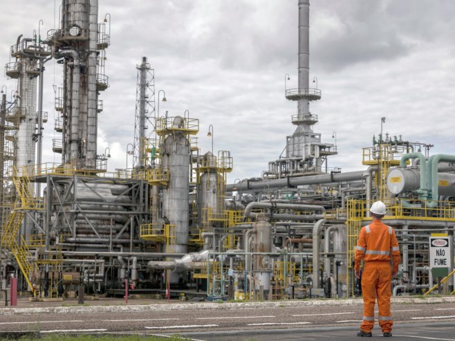 Нафтно поље (фото: EPA/Isaac Fontana) - 