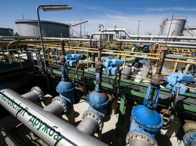 Нафтовод Дружба (фото: EPA/CLEMENS BILAN) - 