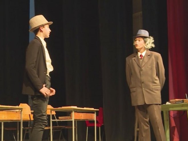 Школска хуманитарна представа "Награда професора Вујадина Костића" пред требињском публиком (ВИДЕО)