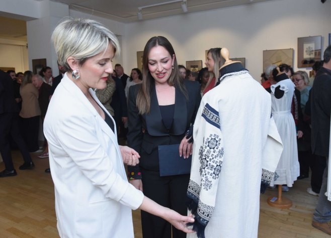 У Паризу отворена изложба "Змијањски вез – свјетско нематеријално насљеђе" (ФОТО/ВИДЕО)