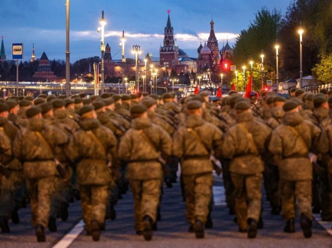 Дан побједе у Москви (Фото: EPA/MAXIM SHIPENKOV, илустрација) - 