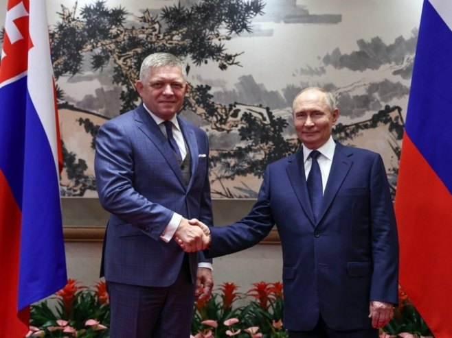 Фицо и Путин (Фото: EPA/ALEXANDER KAZAKOV, илустрација) - 