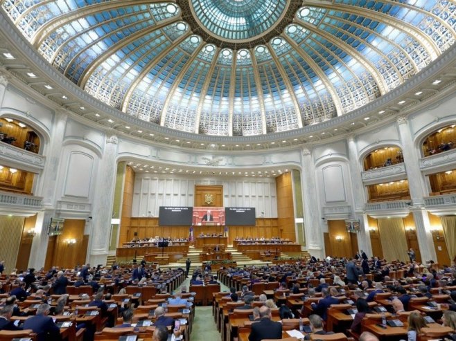 Народни посланици Румуније (фото: EPA/Robert Ghement) - 