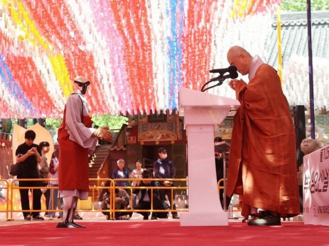Робот Габи, будиста (фото: EPA/YONHAP SOUTH KOREA) - 