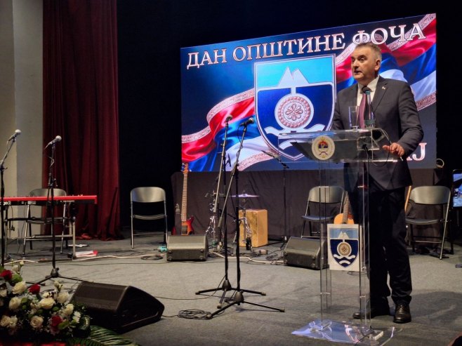 Минићу уручена Повеља општине: У Фочи сједињено све што је потребно човјеку