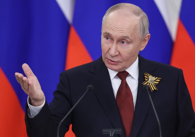 Владимир Путин (Фото: EPA/MAXIM SHIPENKOV / POOL) - 