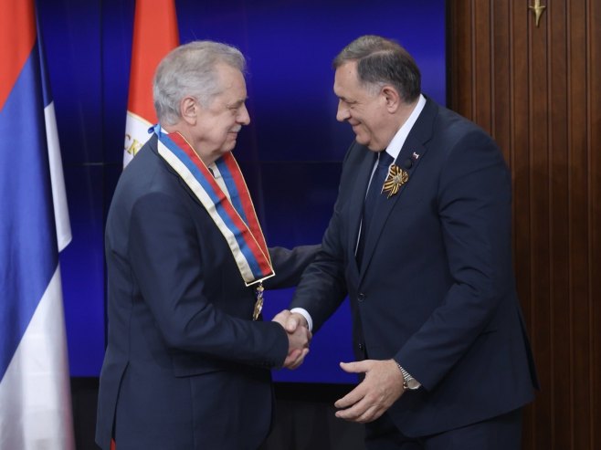 Додјела ордена (Фото: x.com/MiloradDodik) - 
