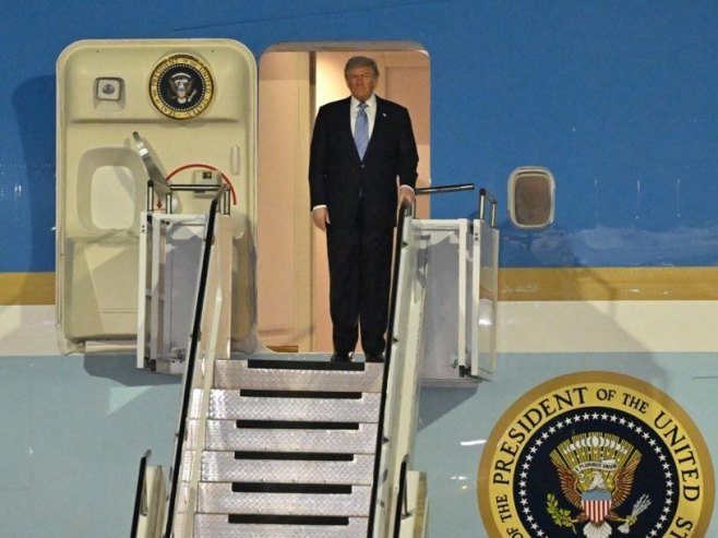 Трамп стигао у Пекинг (фото: EPA/XINHUA / Yue Yuewei CHINA OUT) - 