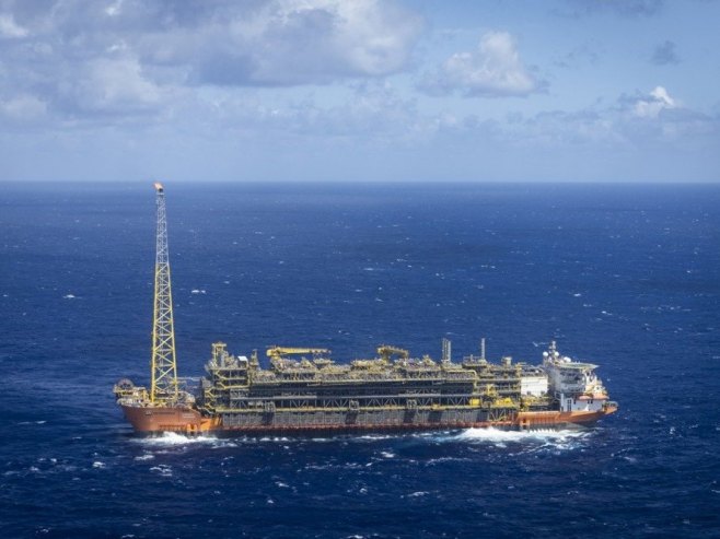 Танкер (Фото: EPA/ANDRE COELHO, илустрација) - 