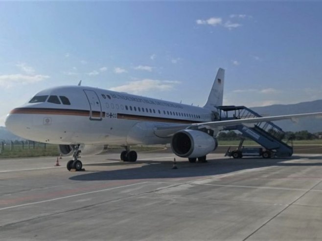 Авион (фото: mod.gov.ba) - 