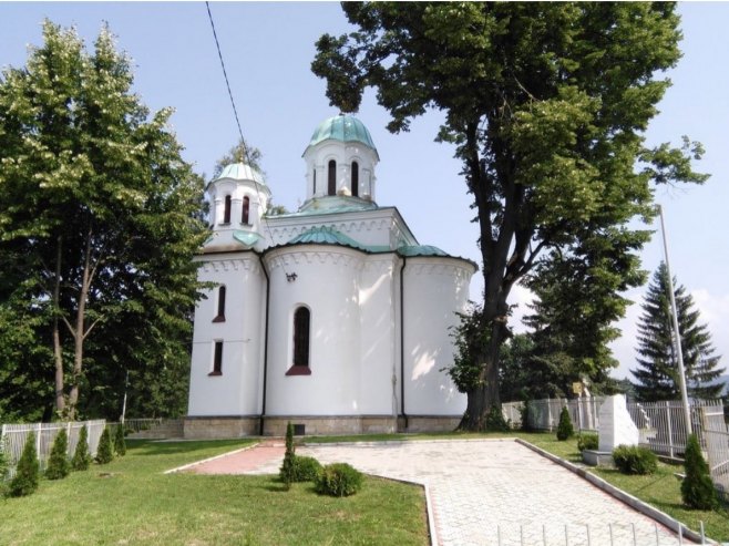 Оскрнављен Храм у Тузли - Фото: РТРС