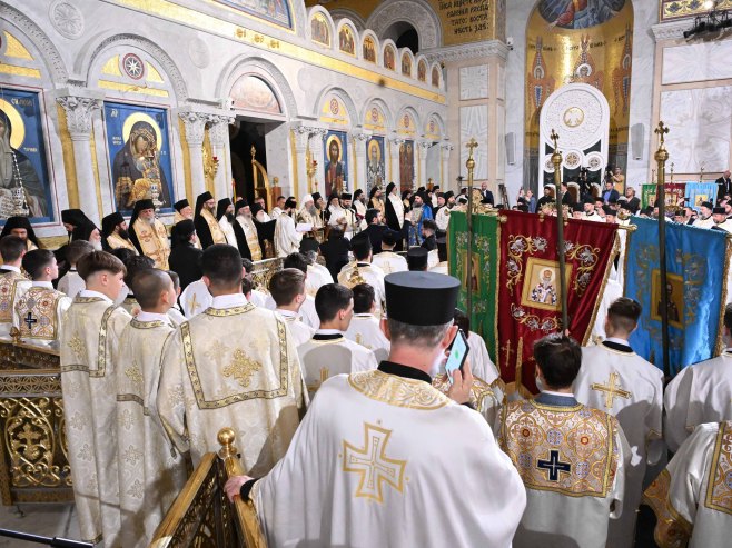 Патријарх Порфирије: Београд је данас молитвено срце Срба, Спасовданска литија живи корак вјере